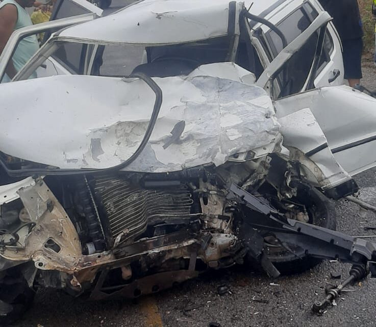 Homem e mulher morrem após colisão entre dois carros na PE-145 no Agreste-PE Homem e mulher morrem após colisão entre dois carros na PE-145 no Agreste-PE