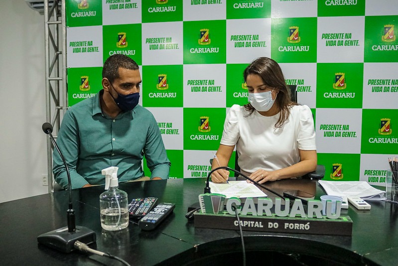Raquel Lyra envia Projeto de Lei para a Câmara que repassa verba do FUNDEB para profissionais da educação