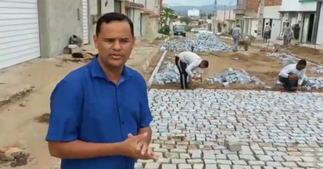 Iniciado calçamento em rua do bairro Jardim Boa Vista, após pedido do vereador Irmão Ronaldo