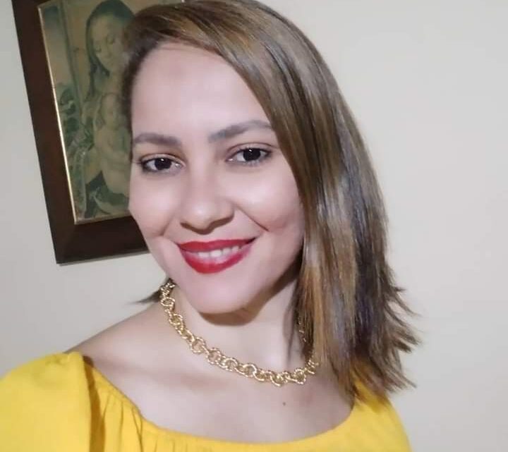 Mulher é assassinada a facadas dentro de casa em Caruaru