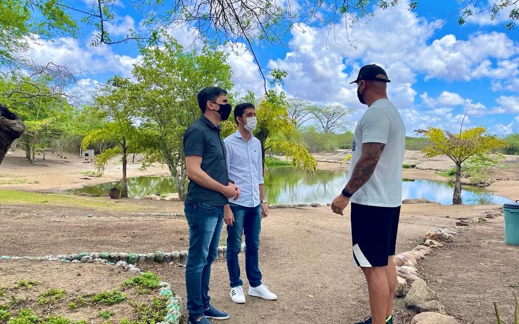 Anderson Correia visita parque ambiental com secretários, pede construção de um Parcão e melhorias para o local