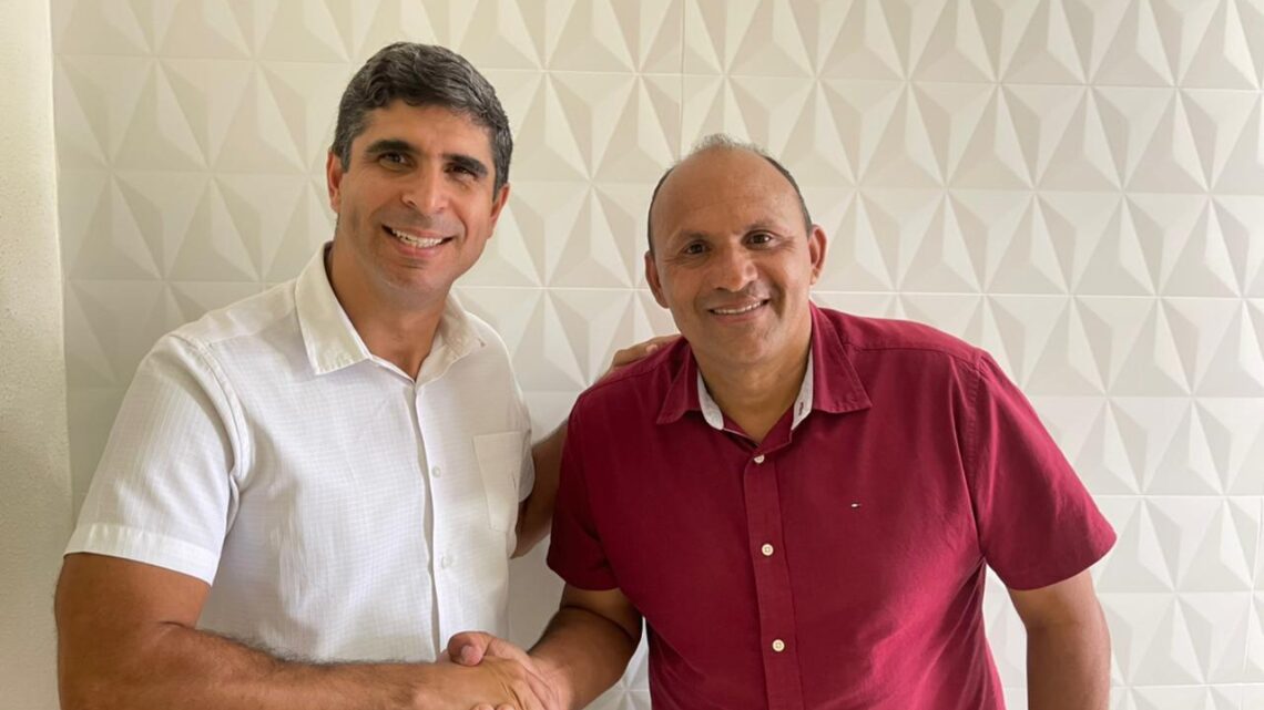 Erick Lessa recebe apoio do vice-prefeito de Taquaritinga do Norte, Gena Lins Erick Lessa recebe apoio do vice-prefeito de Taquaritinga do Norte, Gena Lins