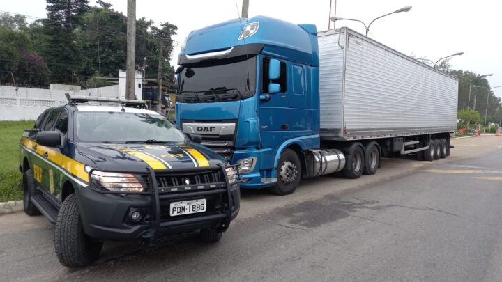 PRF apreende carga de 26 toneladas de cerveja sem documento fiscal