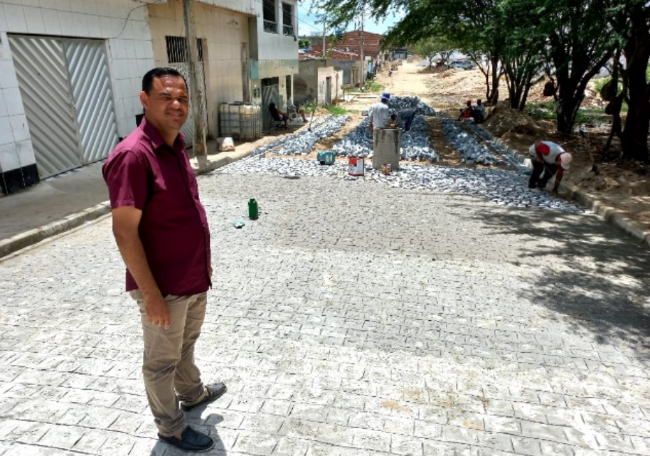 Vereador Irmão Ronaldo visita obras durante o recesso parlamentar Vereador Irmão Ronaldo visita obras durante o recesso parlamentar