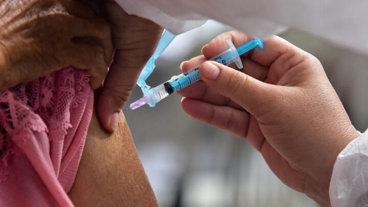 Liberada a 4ª dose contra covid-19 para pessoas imunossuprimidas em Caruaru