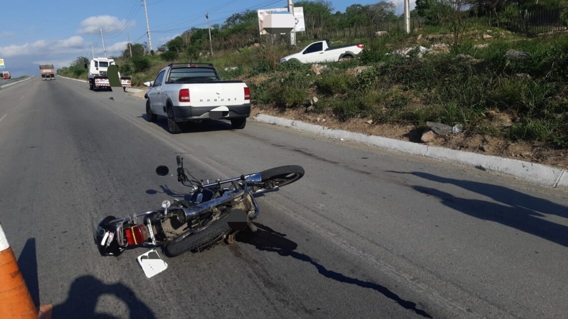 Homem morre após colisão transversal entre moto e caminhonete na BR 232 em Caruaru