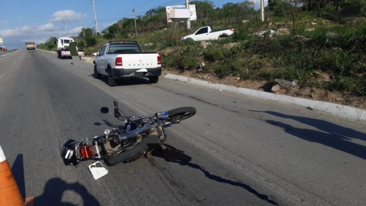 Homem morre após colisão transversal entre moto e caminhonete na BR 232 em Caruaru