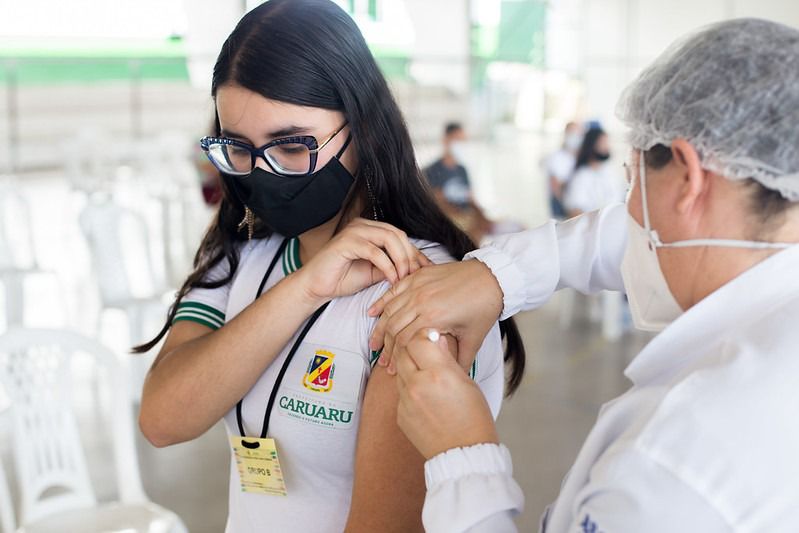 Vacinação contra a Covid-19 é retomada nas escolas de Caruaru com a volta às aulas