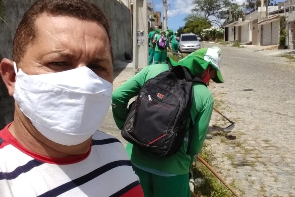 Prefeitura faz limpeza e capinação de todas as ruas do bairro Petrópolis a pedido do vereador Carlinhos da Ceaca Prefeitura faz limpeza e capinação de todas as ruas do bairro Petrópolis a pedido do vereador Carlinhos da Ceaca
