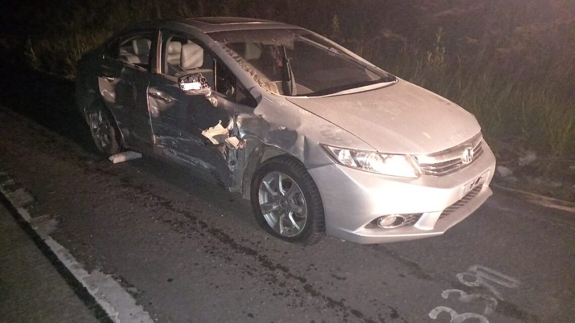 Carro de luxo clonado é apreendido após sofrer colisão Carro de luxo clonado é apreendido após sofrer colisão