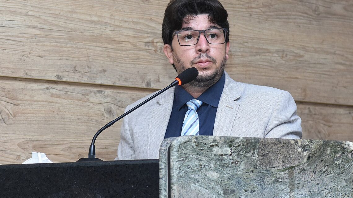 Fagner propõe distribuição de coleiras com inseticida para combater leishmaniose visceral em cães Fagner propõe distribuição de coleiras com inseticida para combater leishmaniose visceral em cães