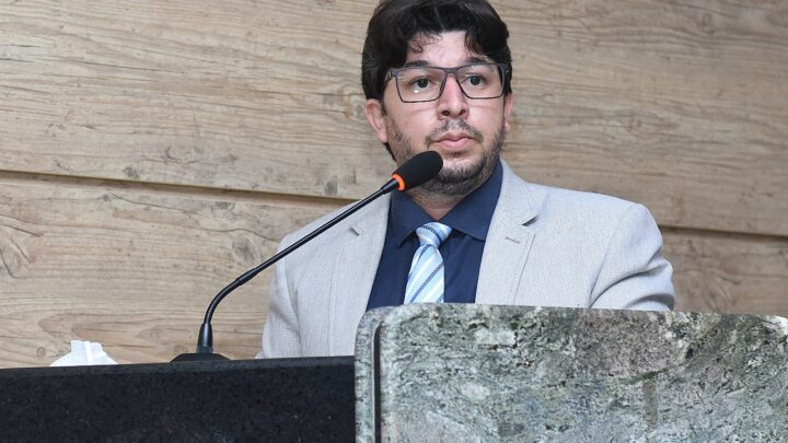 Fagner propõe distribuição de coleiras com inseticida para combater leishmaniose visceral em cães
