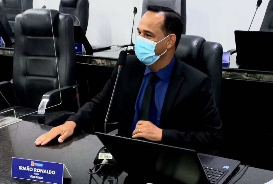 PL do vereador Irmão Ronaldo obriga sinalização de trânsito com material refletivo em Caruaru PL do vereador Irmão Ronaldo obriga sinalização de trânsito com material refletivo em Caruaru