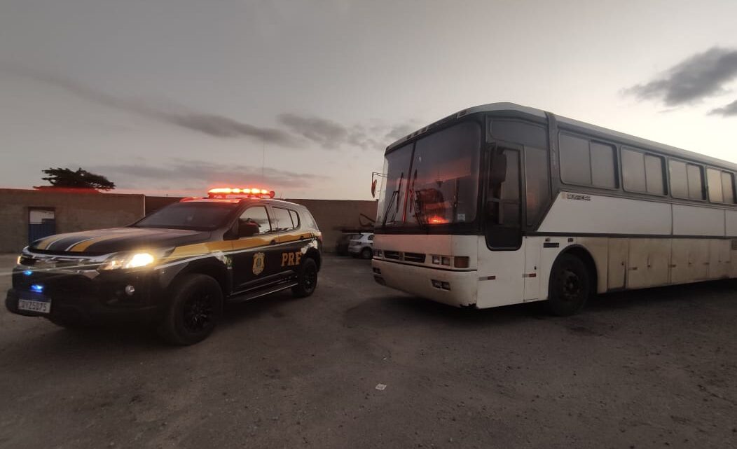 Ônibus carregado com confecção sem nota fiscal é retido em Pernambuco