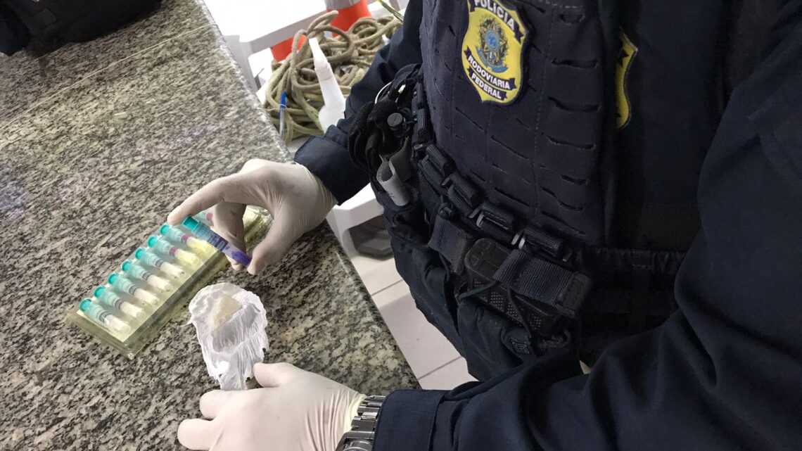 Homem é detido com droga em carro com vários compartimentos suspeitos