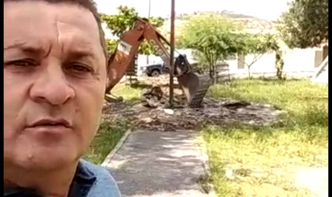 Começa a reforma de praça no bairro Petrópolis, após pedido de Carlinhos da Ceaca Começa a reforma de praça no bairro Petrópolis, após pedido de Carlinhos da Ceaca
