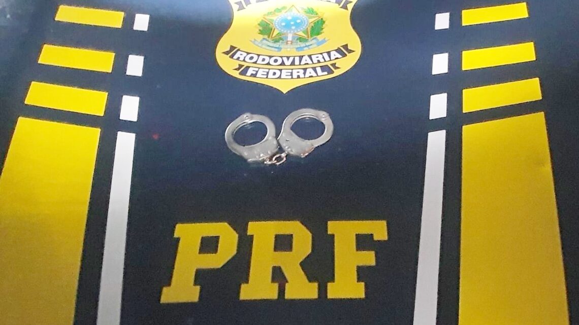 Homem é detido após tentar assaltar policial