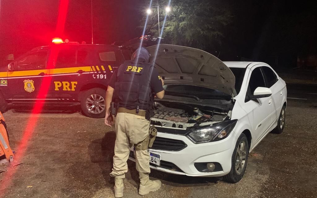 PRF recupera dois veículos roubados e objetos furtados em Pernambuco PRF recupera dois veículos roubados e objetos furtados em Pernambuco
