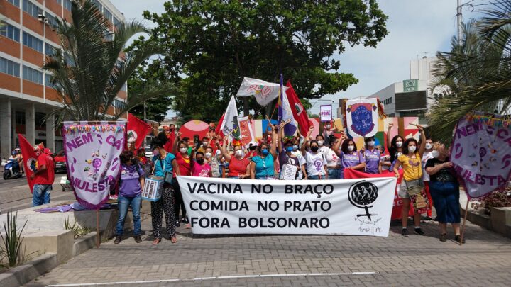 Frente Feminista do Agreste realiza ato de rua em Caruaru