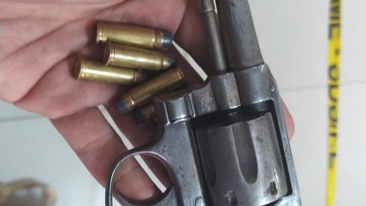 PRF prende dois motoristas em flagrante, um por alcoolemia e outro por roubo