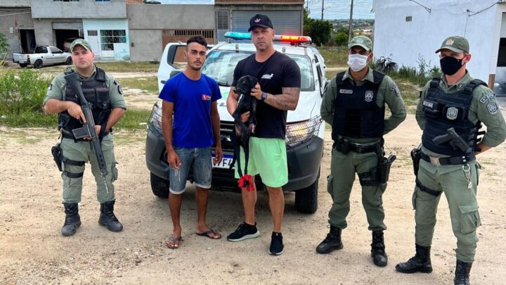 Anderson Correia resgata cadela com pata decepada na zona rural de Altinho