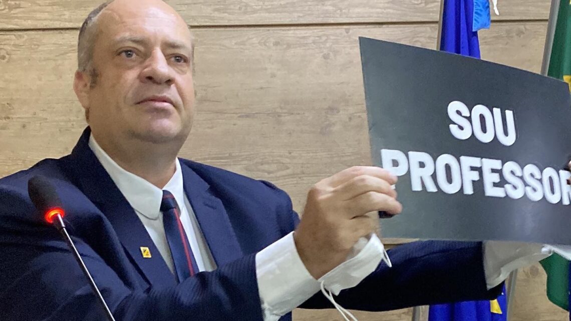 Vereador Jorge Quintino comemora retirada de PL sobre piso salarial dos professores Vereador Jorge Quintino comemora retirada de PL sobre piso salarial dos professores