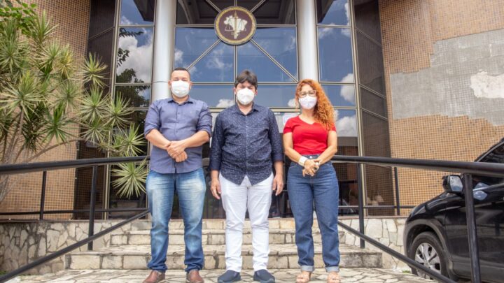 Bancada de oposição participa de audiência com MPPE sobre transporte escolar em Caruaru
