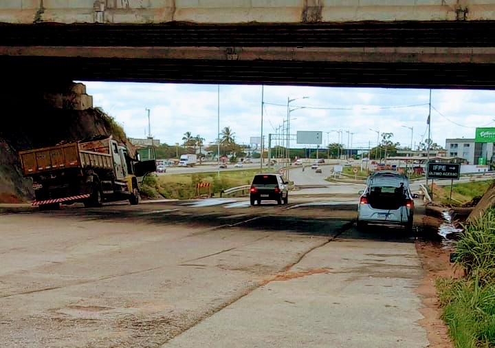 Tráfego de veículos é   liberado na BR 104 em Caruaru