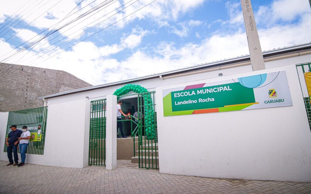 Raquel Lyra entrega escola e creche na Vila Peladas, em Caruaru