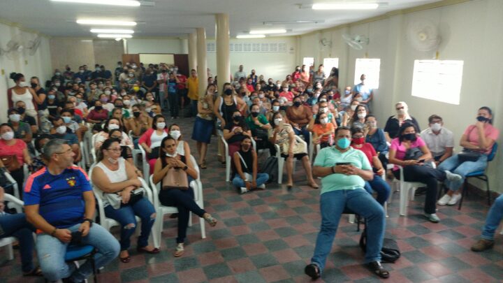 Professores de Caruaru aprovam proposta de 20% de reajuste, sob protesto, em Assembleia