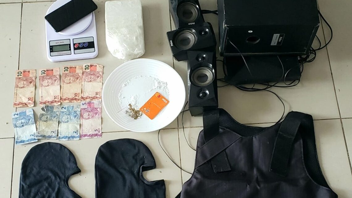 PM acaba festa regada a cocaína e prende três homens, em Caruaru