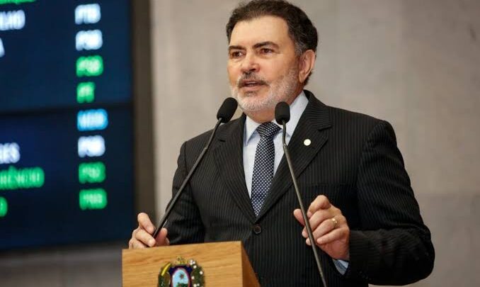 Tony Gel comemora licitação para obra do Hospital da Mulher de Caruaru