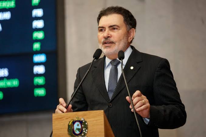 Tony Gel comemora licitação para obra do Hospital da Mulher de Caruaru