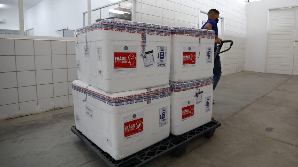 Mais de 211 mil doses de Janssen chegam a Pernambuco para reforço da população adulta Mais de 211 mil doses de Janssen chegam a Pernambuco para reforço da população adulta
