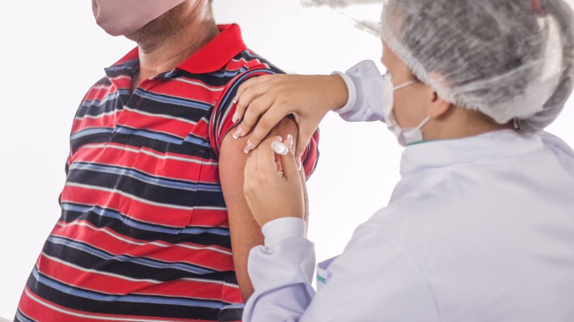 Caruaru inicia campanha simultânea de vacinação contra a gripe e o sarampo