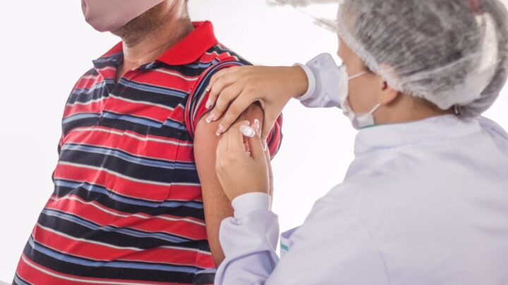 Caruaru inicia campanha simultânea de vacinação contra a gripe e o sarampo