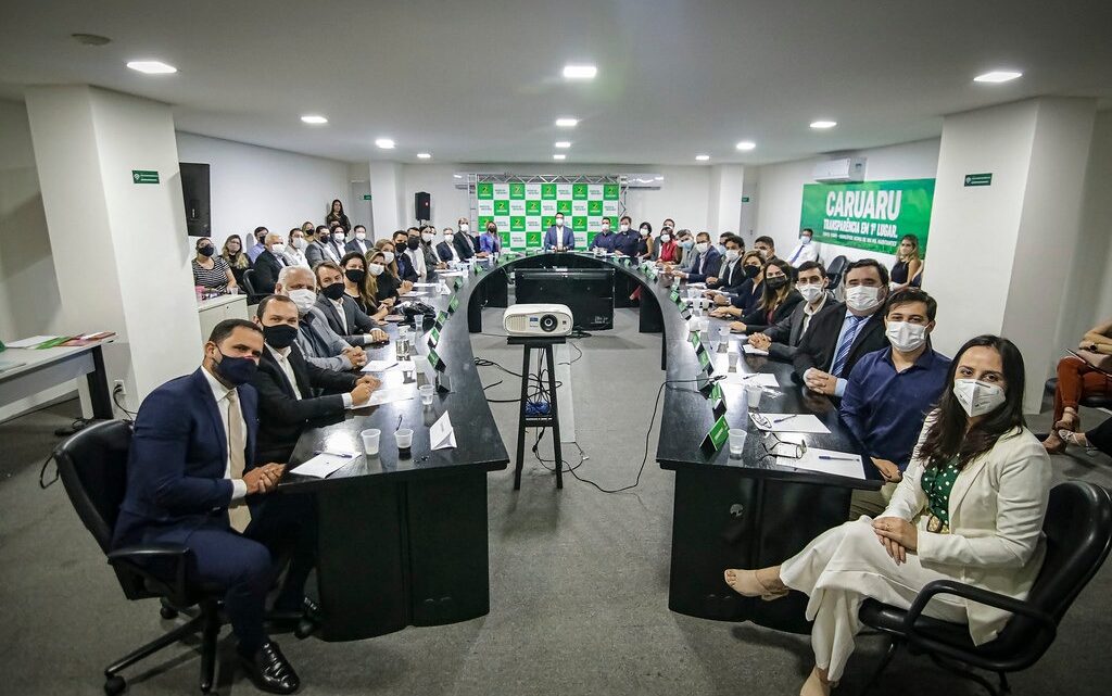 Prefeito de Caruaru, Rodrigo Pinheiro, realiza primeira reunião do secretariado
