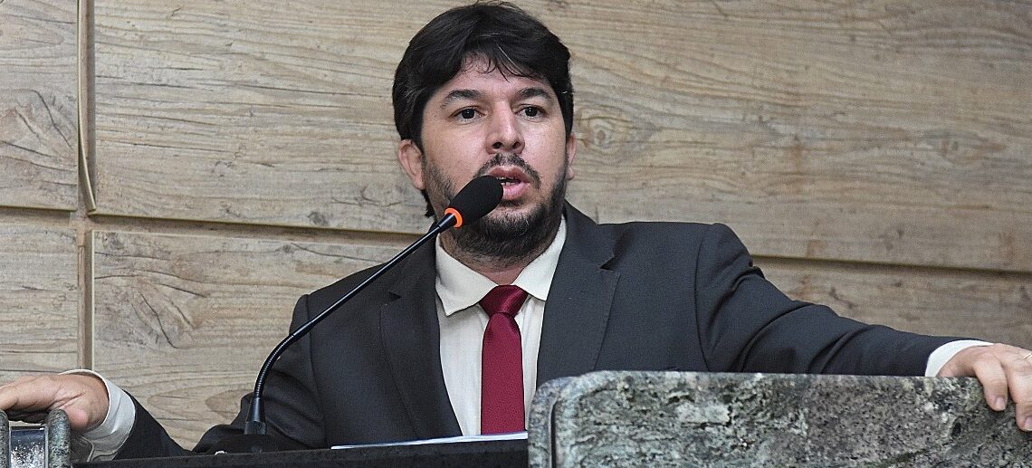 Fagner comemora aprovação do PL que cria o ‘Dia em memória às vítimas da Covid-19’ em Caruaru Fagner comemora aprovação do PL que cria o ‘Dia em memória às vítimas da Covid-19’ em Caruaru