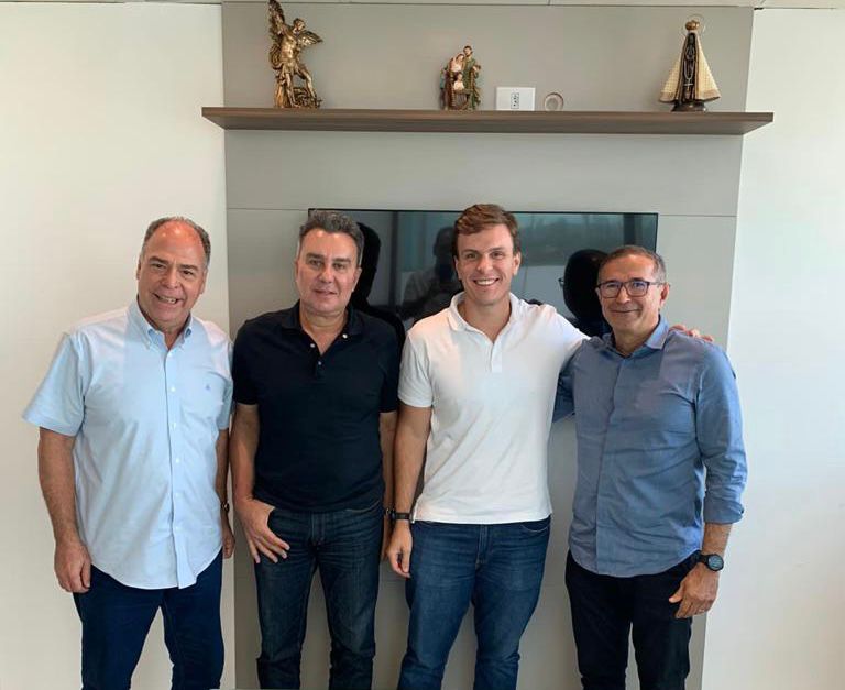 Douglas Cintra anuncia apoio a Miguel Coelho e assume coordenação de pré-campanha no Agreste