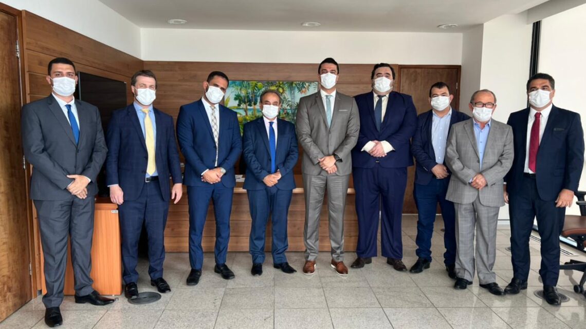 Prefeito Rodrigo Pinheiro se reúne com o presidente do Tribunal de Contas de Pernambuco