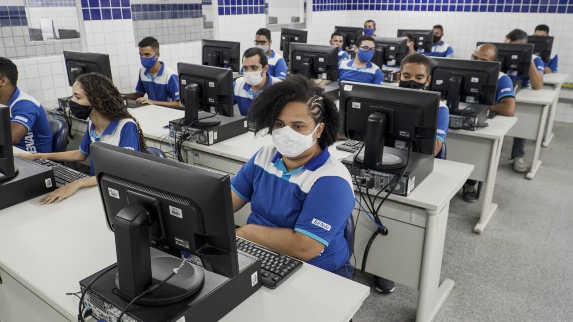 SENAI-PE oferece 330 vagas para cursos técnicos gratuitos em todo o Estado SENAI-PE oferece 330 vagas para cursos técnicos gratuitos em todo o Estado