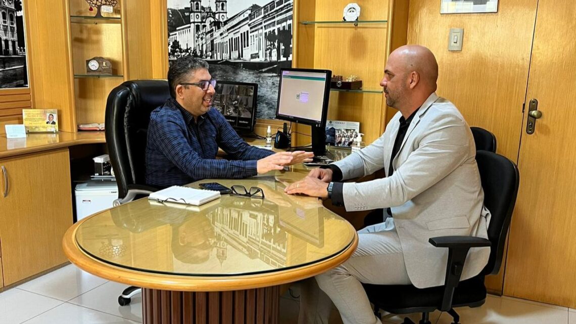 Anderson Correia firma parceria com GRE para palestrar sobre Direito Animal nas escolas do Estado