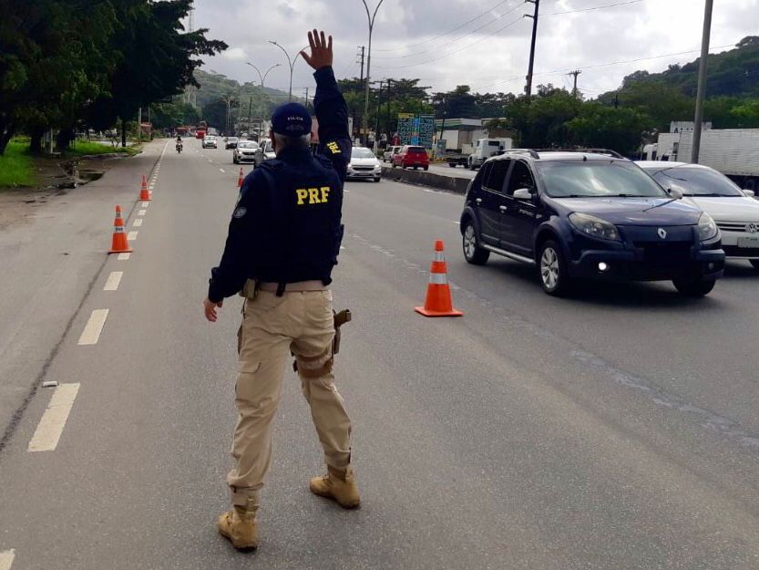 Operação Tiradentes da PRF intensifica fiscalização nas rodovias federais de Pernambuco