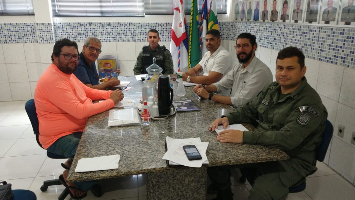 4° BPM realiza reunião sobre segurança nas festas de comidas gigantes de Caruaru