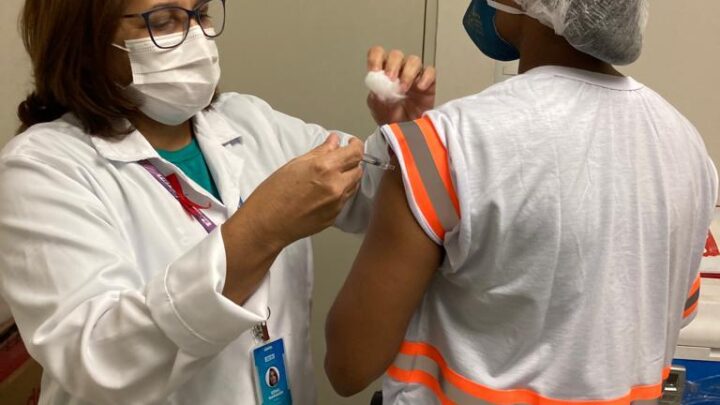SESI-PE realiza campanha de vacinação contra a Influenza em indústrias pernambucanas SESI-PE realiza campanha de vacinação contra a Influenza em indústrias pernambucanas