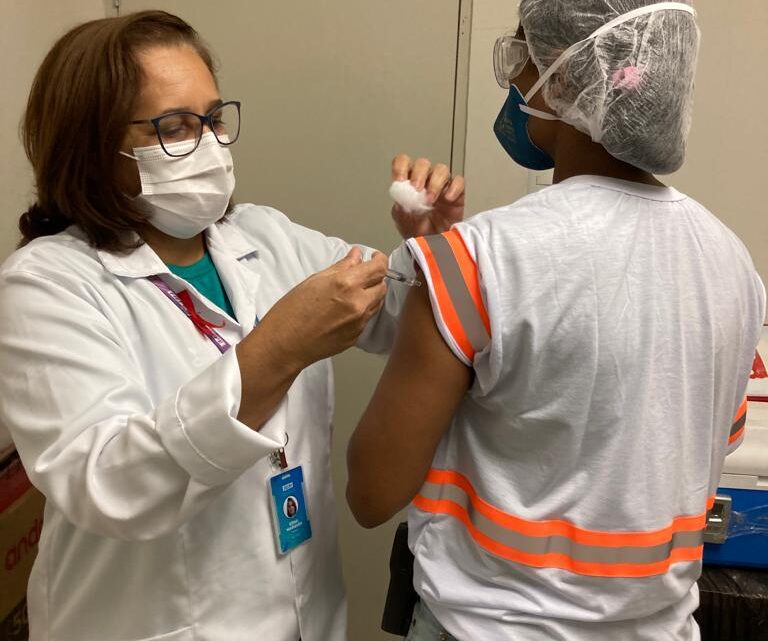 SESI-PE realiza campanha de vacinação contra a Influenza em indústrias pernambucanas SESI-PE realiza campanha de vacinação contra a Influenza em indústrias pernambucanas