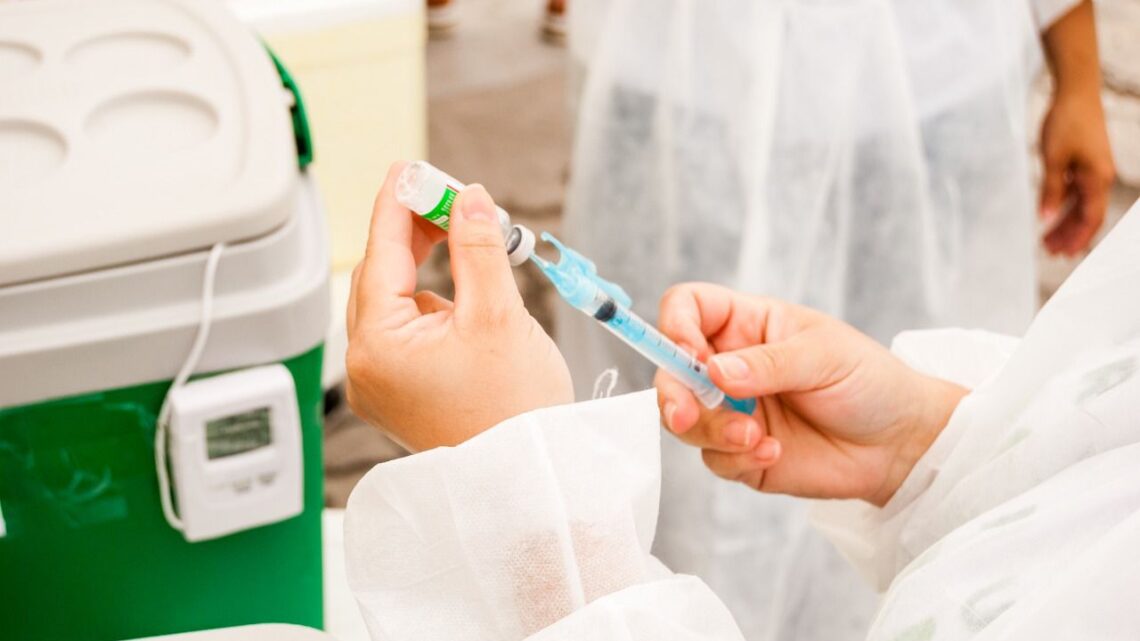 Caruaru reduz faixa etária da 2ª dose de reforço para 60 anos Caruaru reduz faixa etária da 2ª dose de reforço para 60 anos