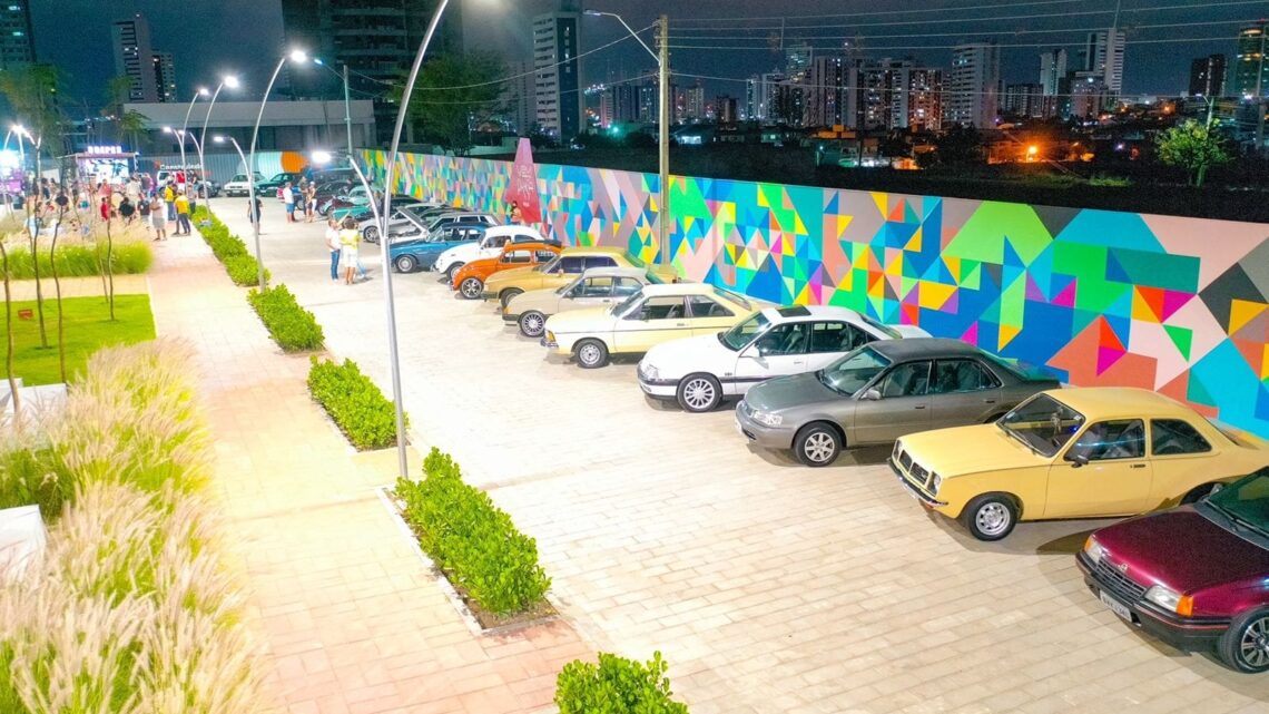 Encontro de Carros Antigos na Praça acontece em Caruaru, nesta sexta-feira (29) Encontro de Carros Antigos na Praça acontece em Caruaru, nesta sexta-feira (29)