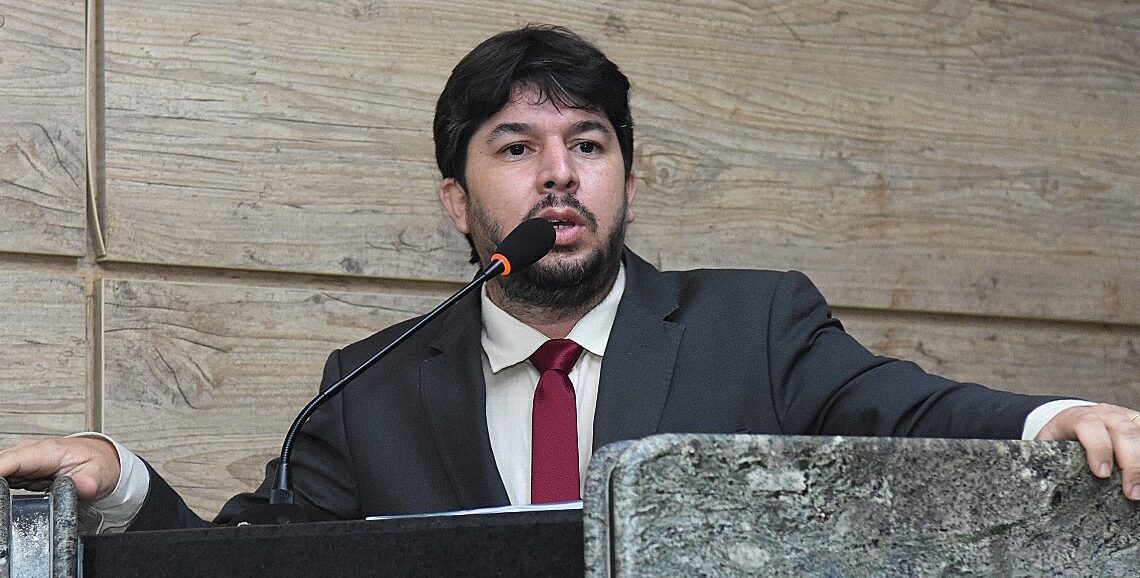 Fagner solicita audiência pública para debater melhorias para a feira do Salgado