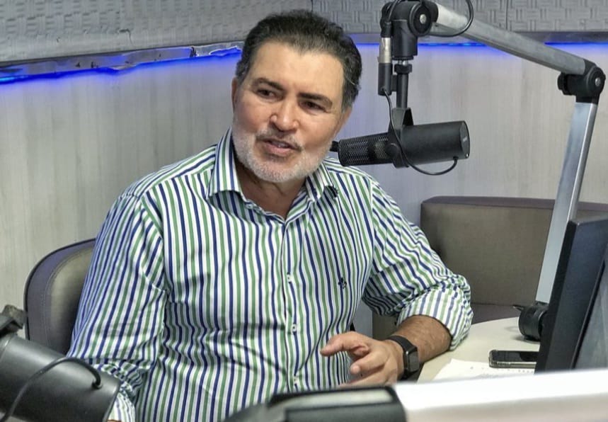 Tony Gel pede ao comando da PM que reveja decisão que proíbe a entrada de rádios de pilha nos estádios de futebol Tony Gel pede ao comando da PM que reveja decisão que proíbe a entrada de rádios de pilha nos estádios de futebol